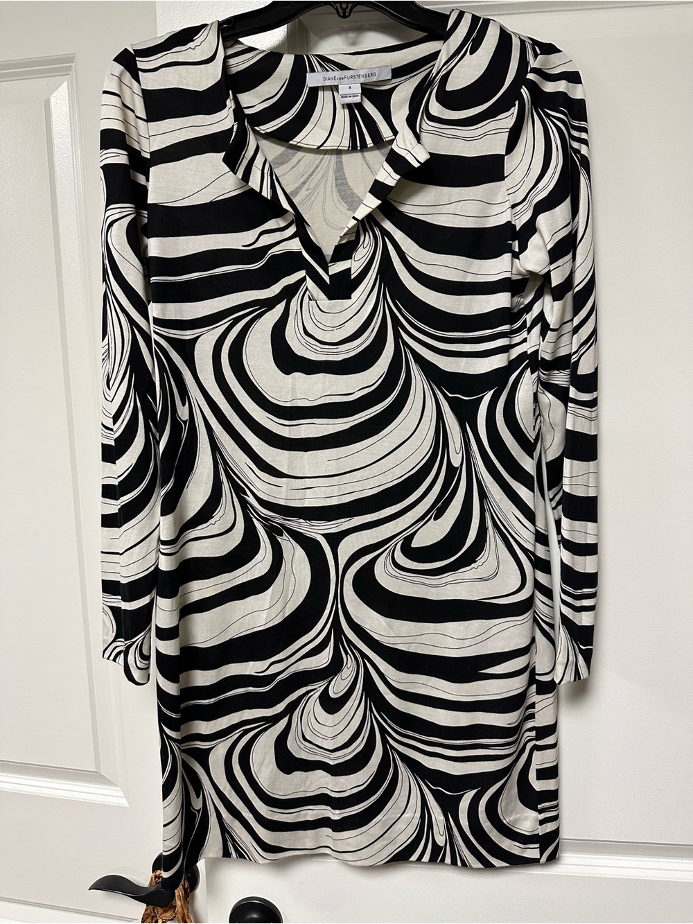 Diane Von Furstenberg Black and White Swirl Long Sleeve Dress